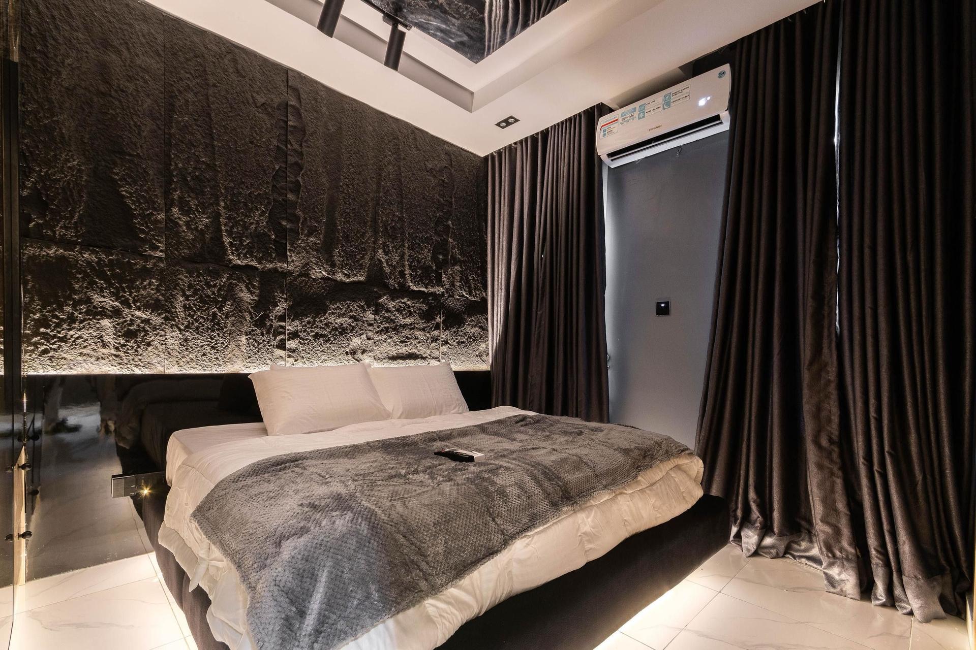 https://image.cityspacesandbookings.com/apartments/688d2749125fc6d0b47b898f/bedroom/14cccb4c-bc9a-4c81-ba3d-bbea8f75f7bf.jpeg