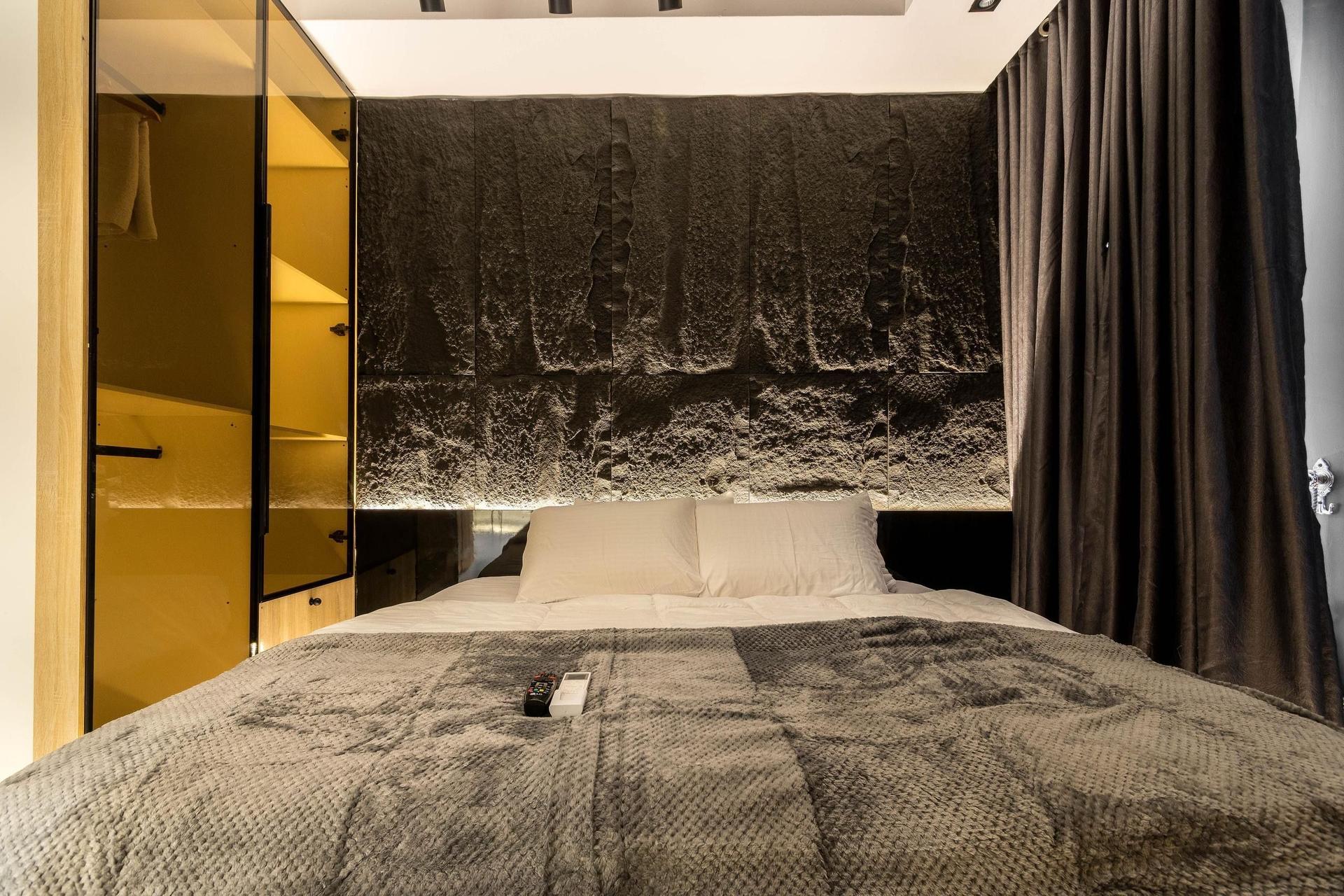 https://image.cityspacesandbookings.com/apartments/688d2749125fc6d0b47b898f/bedroom/42bd52ad-804c-4e4b-b653-d455e30cda9a.jpeg