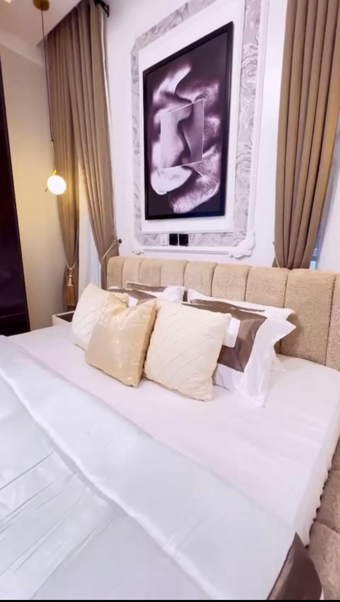https://image.cityspacesandbookings.com/apartments/68e6a9b5c101adfa422e7c11/bedroom/IMG_5522_2025-10-08T18:14:39Z.jpeg