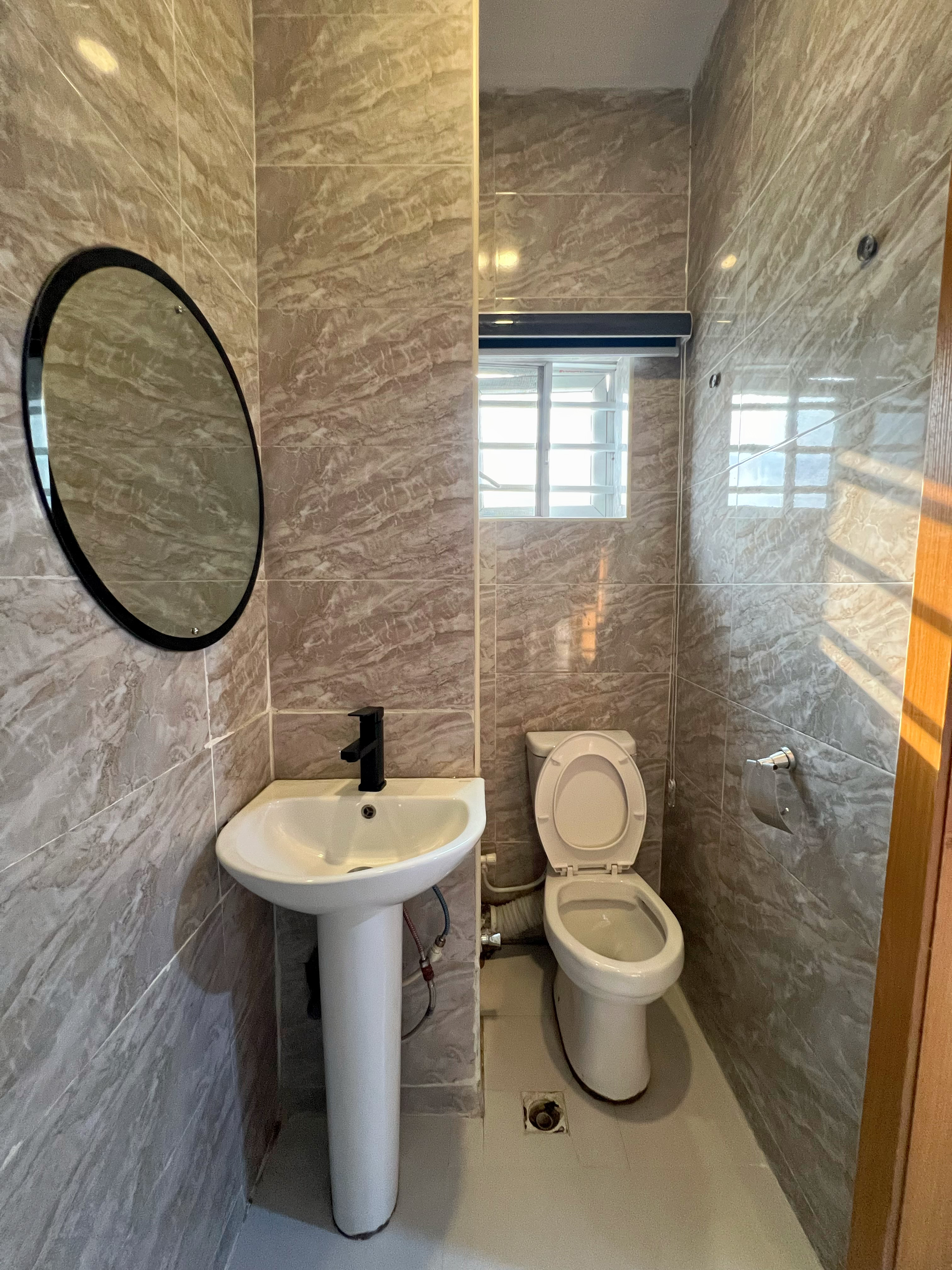 https://image.cityspacesandbookings.com/apartments/6a03c3bd9cbec3af5593dab0/bathroom/1778632032-5cfe7f37.png