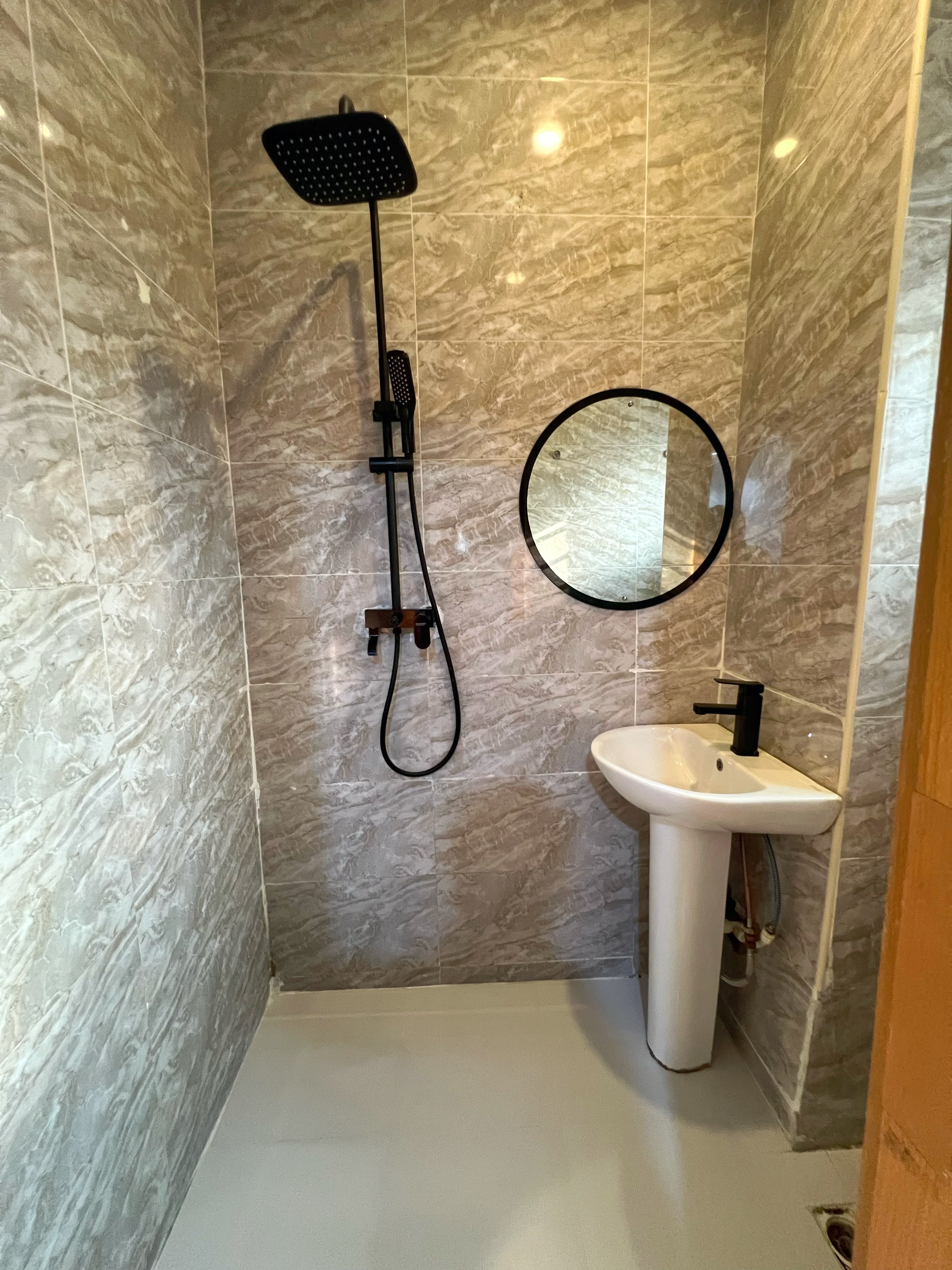 https://image.cityspacesandbookings.com/apartments/6a03c3bd9cbec3af5593dab0/bathroom/1778632066-9536bea7.png