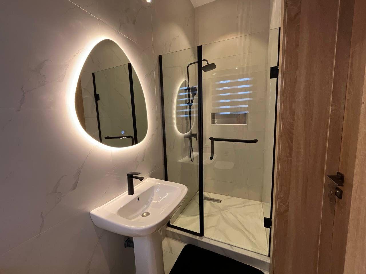 https://image.cityspacesandbookings.com/apartments/6a0978599cbec3af5593daba/bathroom/1779007670-42d8cbe5.jpeg