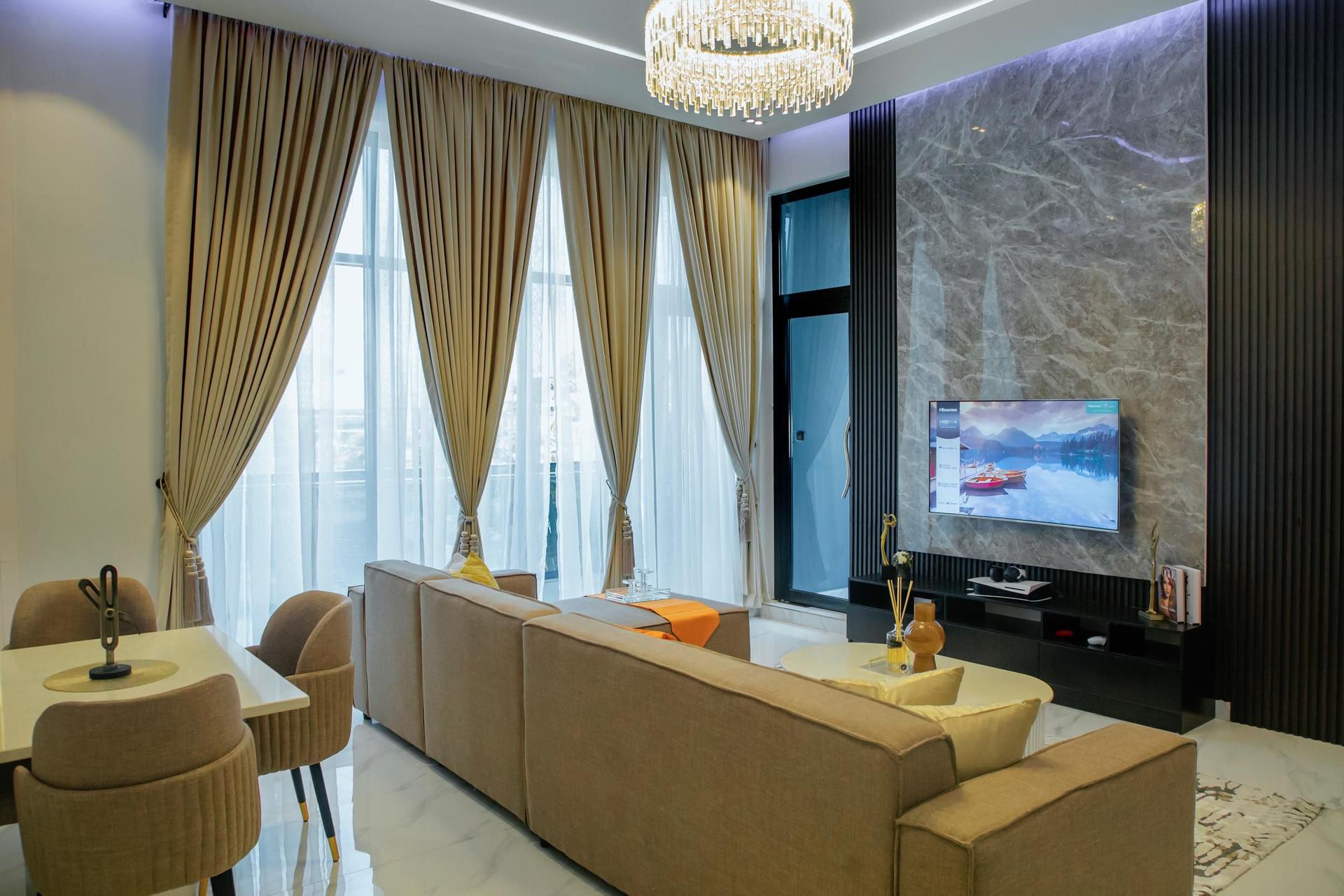 https://image.cityspacesandbookings.com/apartments/6a0978599cbec3af5593daba/sittingroom/1779006908-a019498e.jpeg