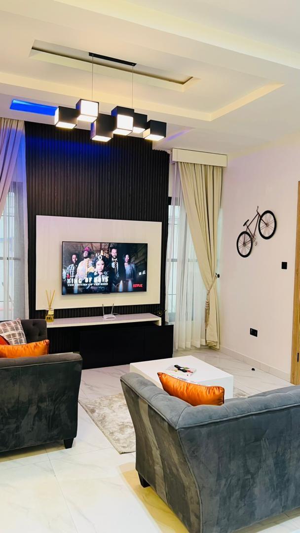 https://image.cityspacesandbookings.com/apartments/6a0978599cbec3af5593daba/sittingroom/1779007062-1cc38f8d.jpeg