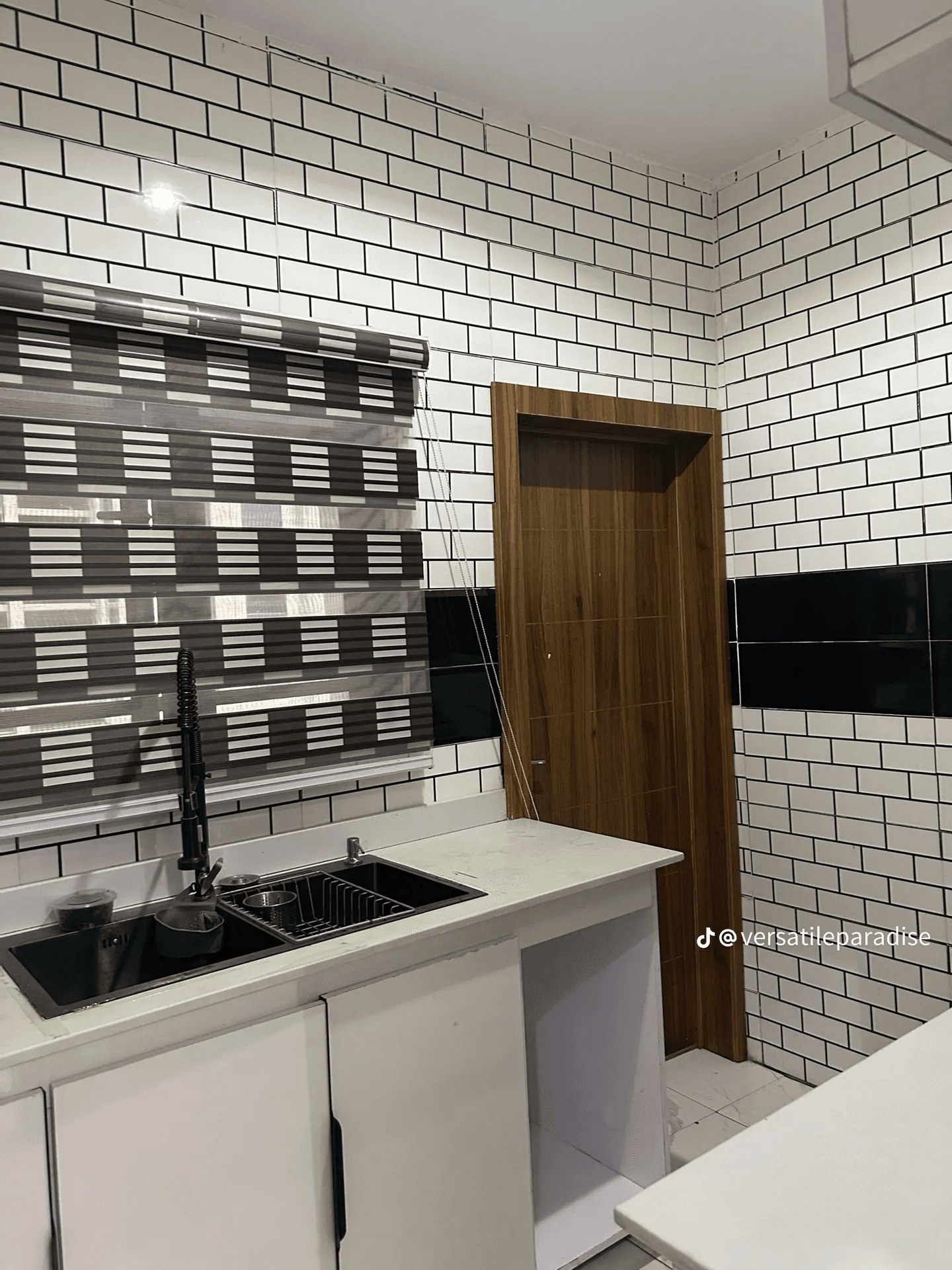 https://image.cityspacesandbookings.com/apartments/6a144175150c4118089023f5/kitchen/1779713076-f956c957.png