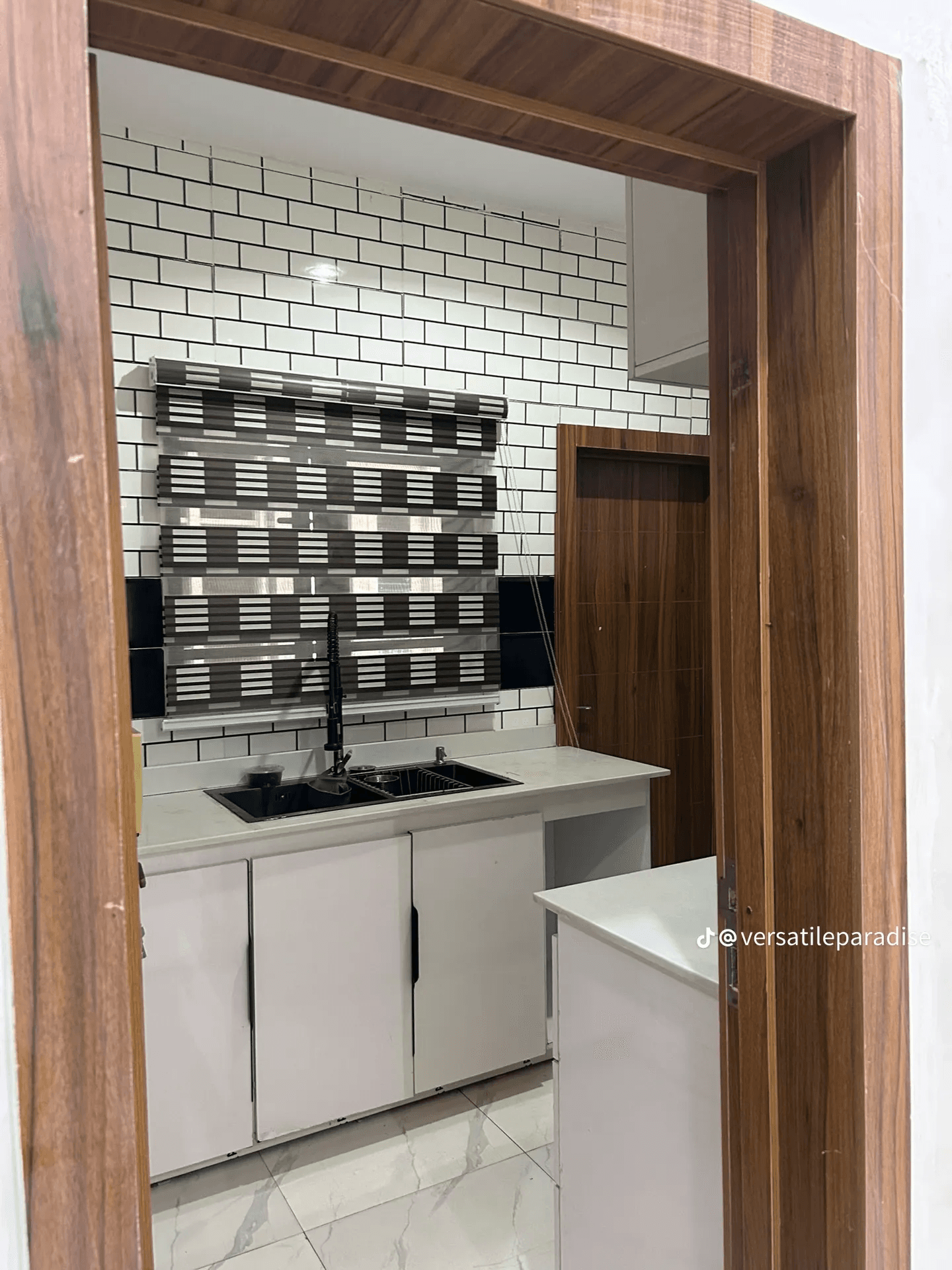 https://image.cityspacesandbookings.com/apartments/6a144175150c4118089023f5/kitchen/1779713091-229f6b2b.png