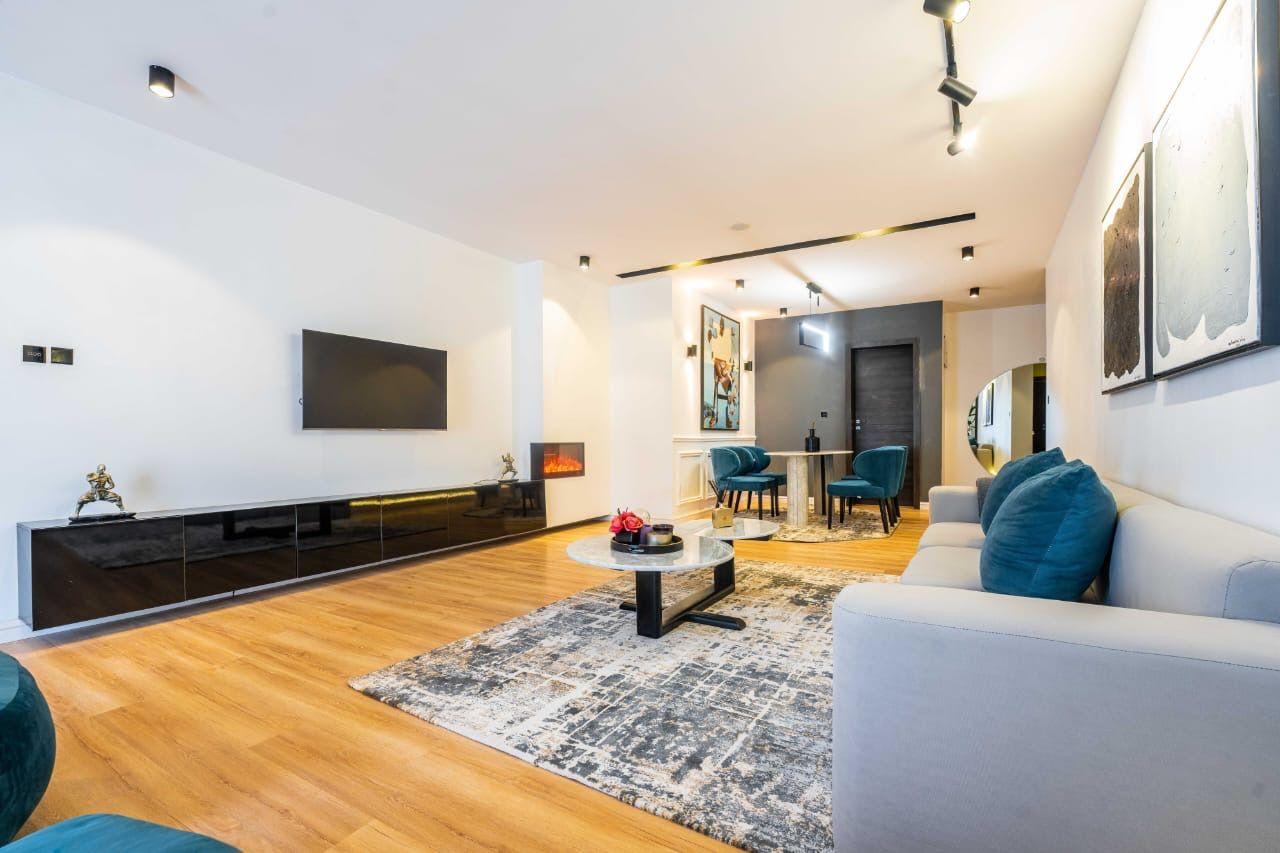https://image.cityspacesandbookings.com/apartments/6a15a79e150c4118089023f9/sittingroom/1779804799-b70f44f5.jpeg