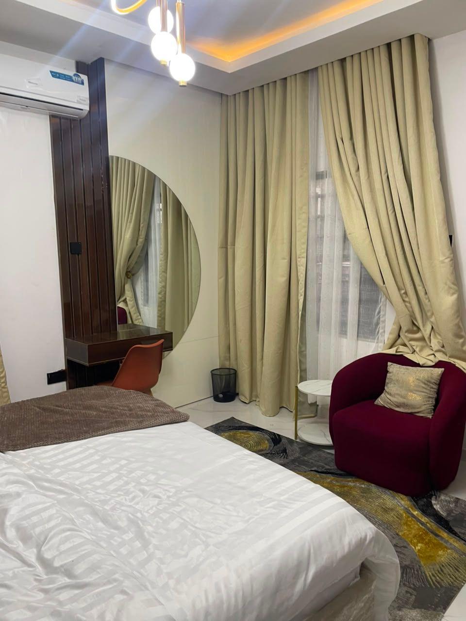 https://image.cityspacesandbookings.com/apartments/6a74453422755a860b85350d/bedroom/1786005145-54c7f90c.jpg