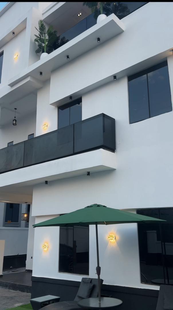 https://image.cityspacesandbookings.com/apartments/6a7476bed1e2bd07099bcade/bedroom/1786017668-8eda0af7.jpg