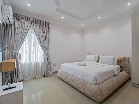 https://image.cityspacesandbookings.com/apartments/6aa7fbae525565a880e49481/bedroom/1789393979-2e7aac37.jpg