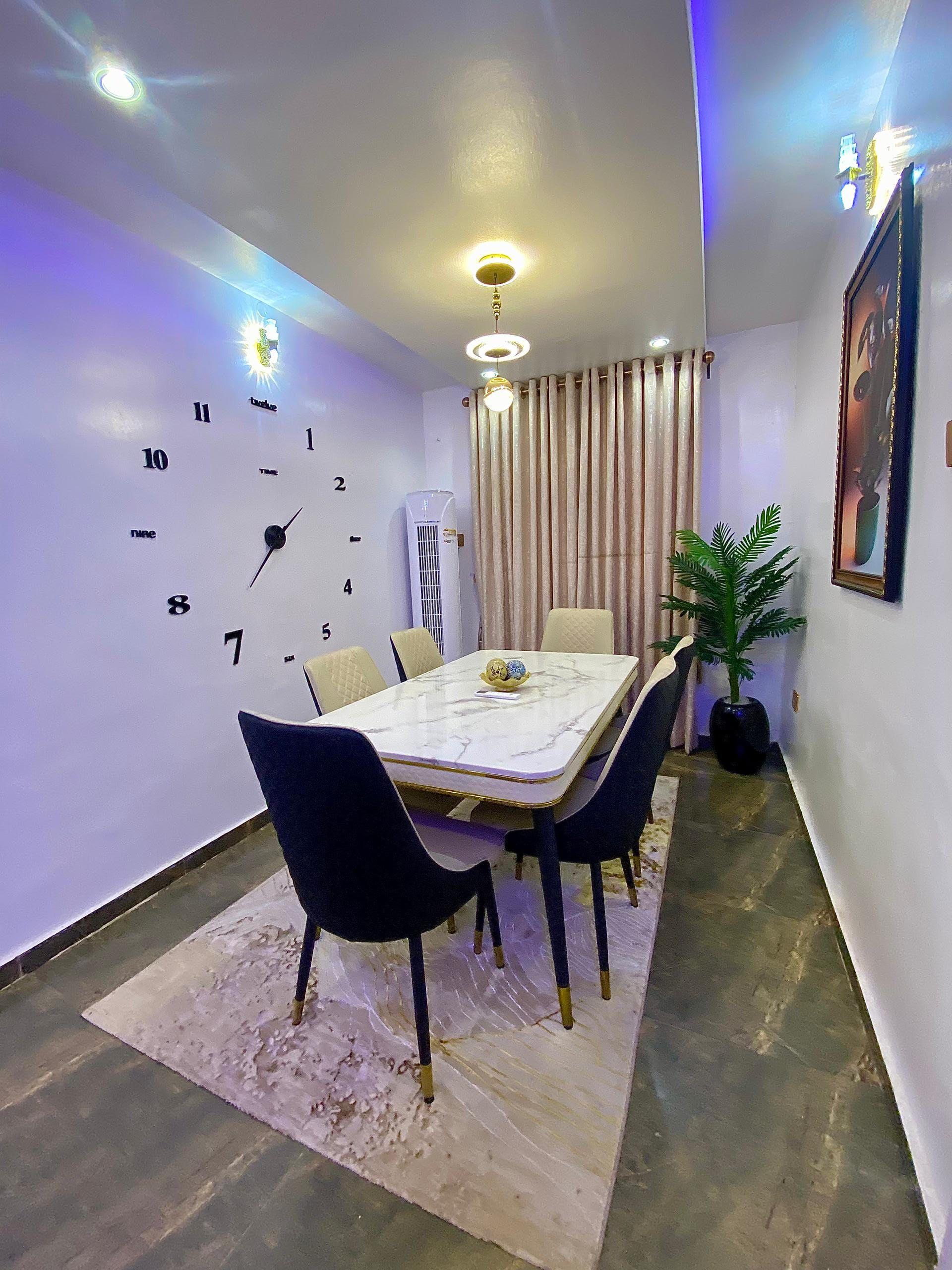 https://image.cityspacesandbookings.com/apartments/6aa8fd70525565a880e49483/bedroom/1789460130-f6616989.jpg