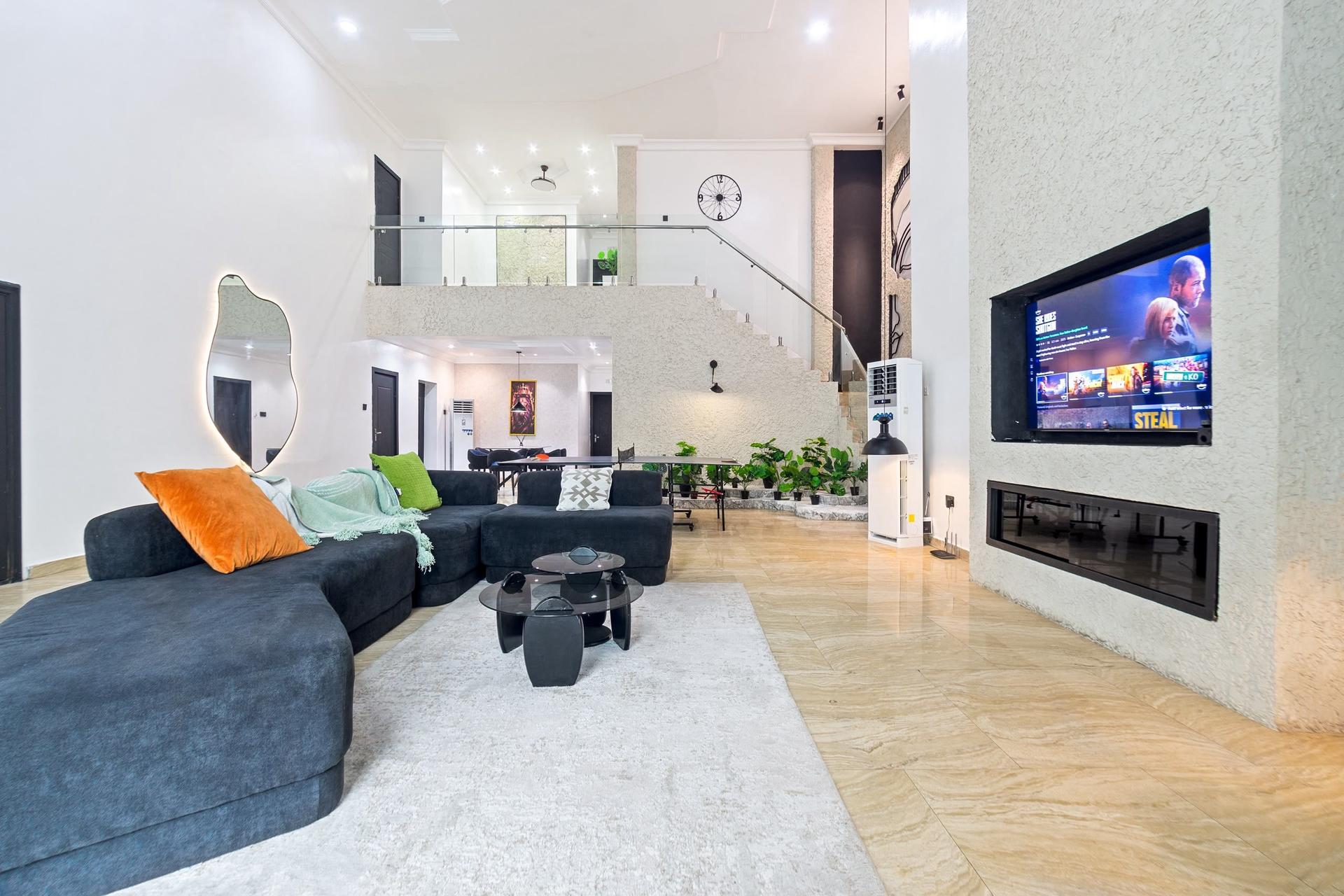https://image.cityspacesandbookings.com/apartments/6aa91c4e525565a880e4948b/sittingroom/1789467920-754e87cd.jpg