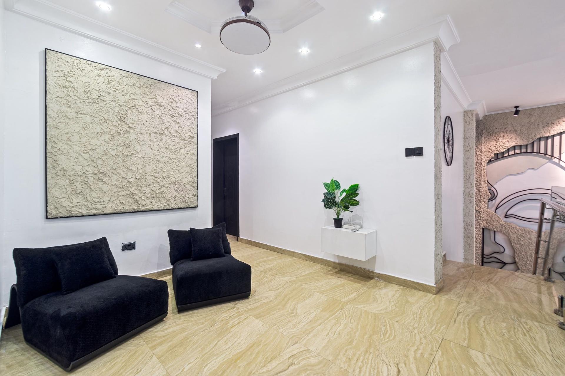 https://image.cityspacesandbookings.com/apartments/6aa91c4e525565a880e4948b/sittingroom/1789467920-dfe2a84d.jpg