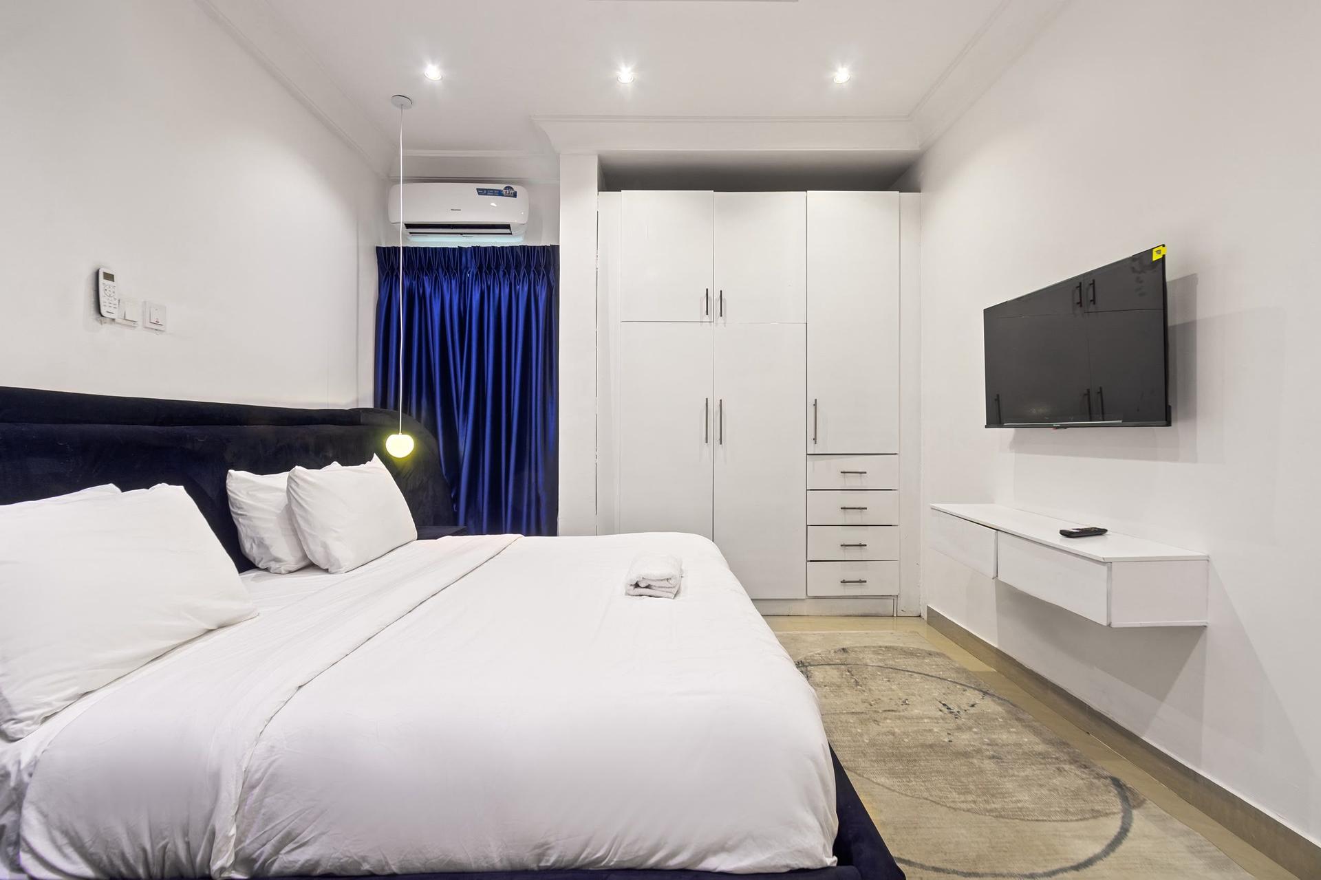https://image.cityspacesandbookings.com/apartments/6aa920d2525565a880e4948f/bedroom/1789468994-4311624e.jpg