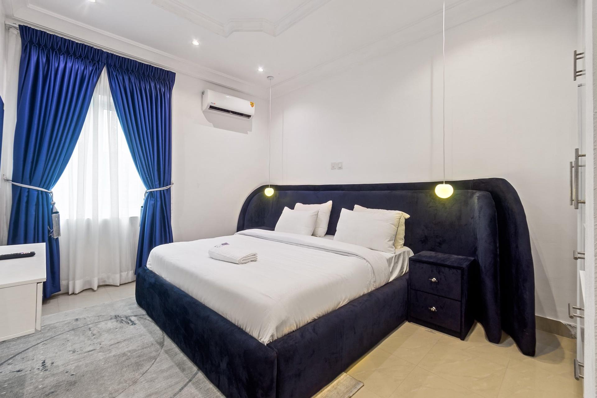 https://image.cityspacesandbookings.com/apartments/6aa920d2525565a880e4948f/bedroom/1789468994-7c42cc2a.jpg