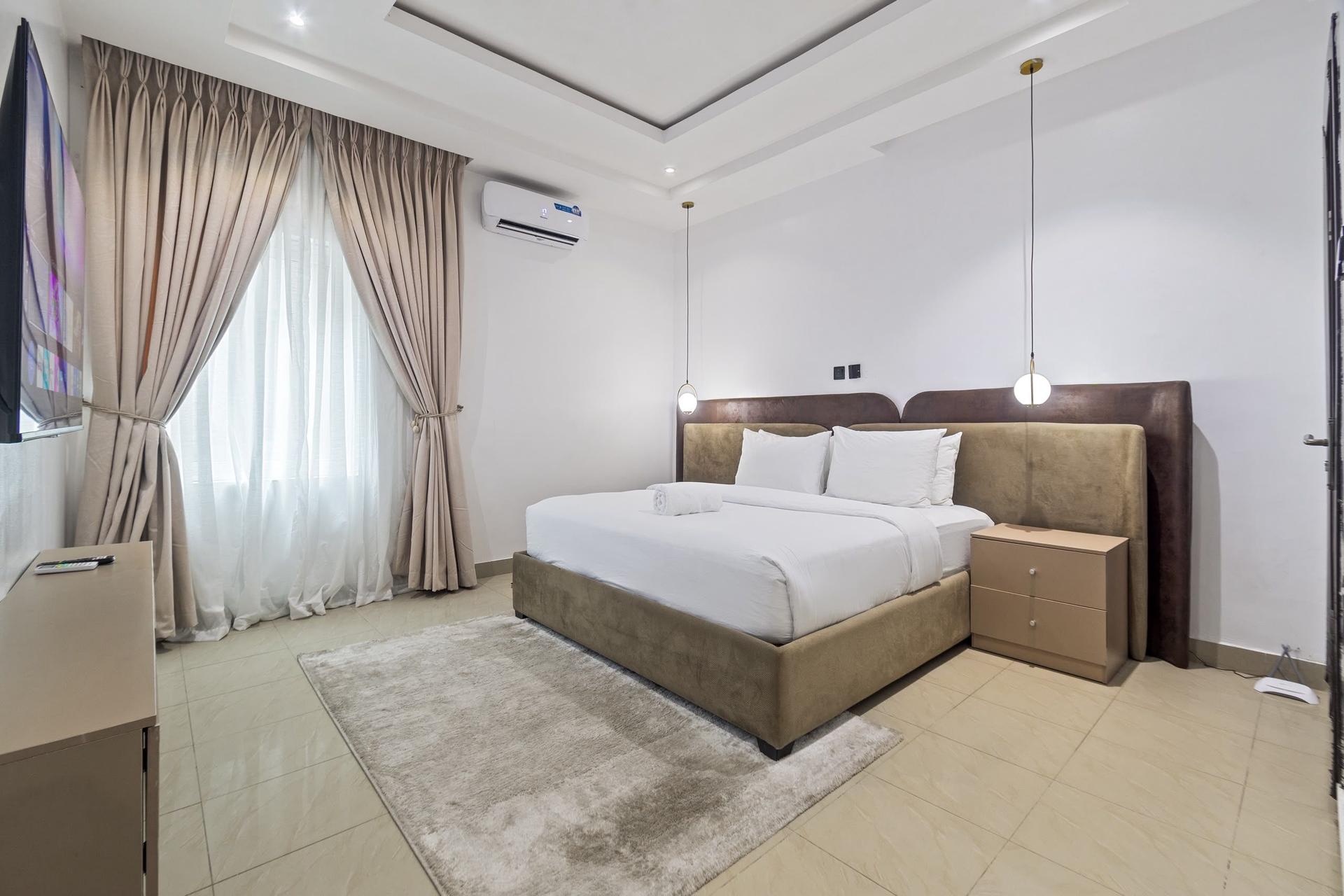 https://image.cityspacesandbookings.com/apartments/6aab389c525565a880e494a5/bedroom/1789606139-8b1c047c.jpg