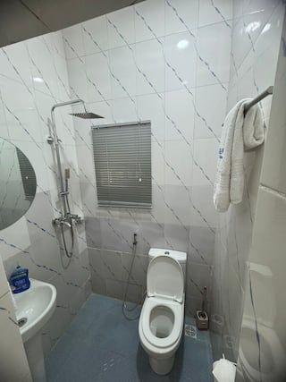 https://image.cityspacesandbookings.com/apartments/6ab2af0b49221dfc1b119675/bathroom/1790156931-8275539e.jpg
