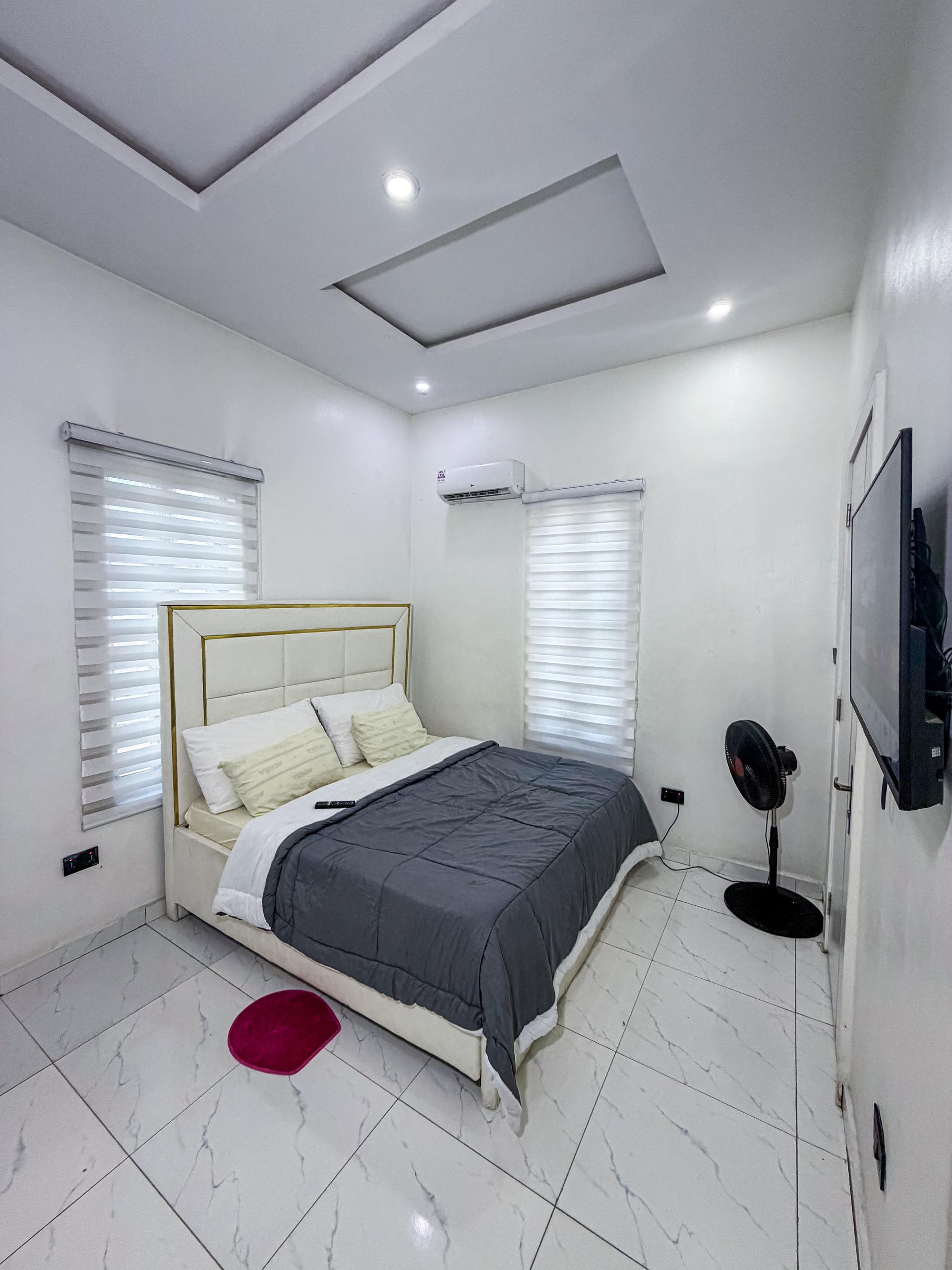 https://image.cityspacesandbookings.com/apartments/6ab2d90a49221dfc1b11967a/bedroom/1790105987-19ccdbb1.jpeg