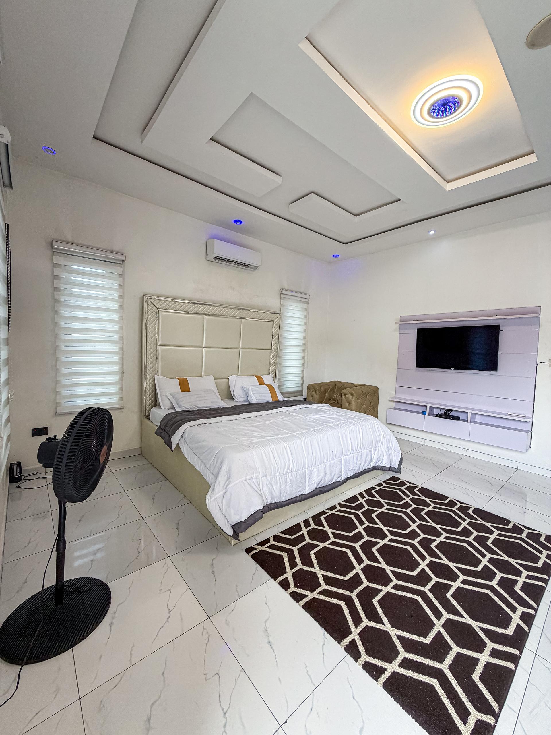 https://image.cityspacesandbookings.com/apartments/6ab2d90a49221dfc1b11967a/bedroom/1790105987-9bd30ee2.jpeg