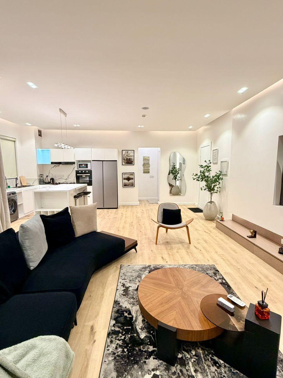 https://image.cityspacesandbookings.com/apartments/6abbb088937359e460949c5d/sittingroom/1790685655-b312a99a.jpg
