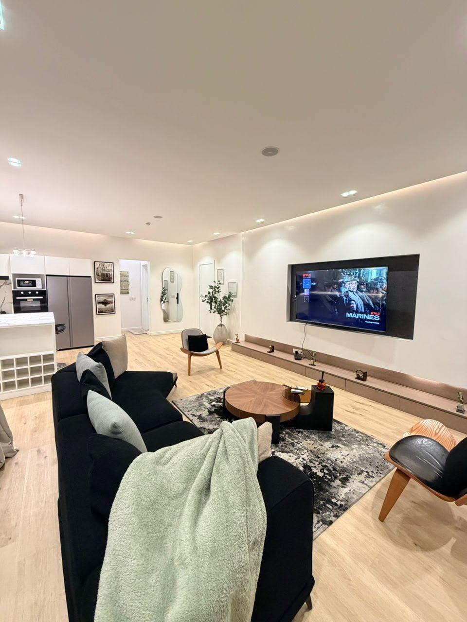 https://image.cityspacesandbookings.com/apartments/6abbb088937359e460949c5d/sittingroom/1790685731-fd4051c7.jpg