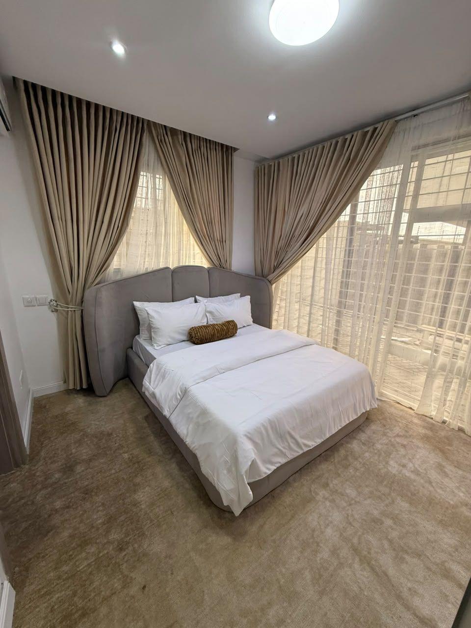 https://image.cityspacesandbookings.com/apartments/6abe9b38937359e460949c81/bedroom/1790877384-a7b466c2.jpg