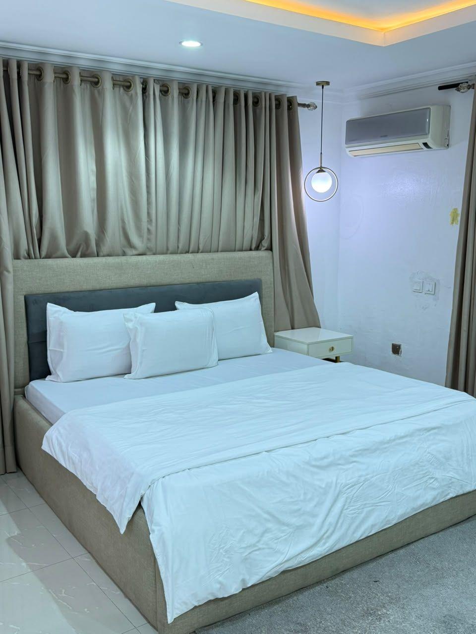 https://image.cityspacesandbookings.com/apartments/6abfd775937359e460949c9d/bedroom/1790957531-a9f0ca99.jpg