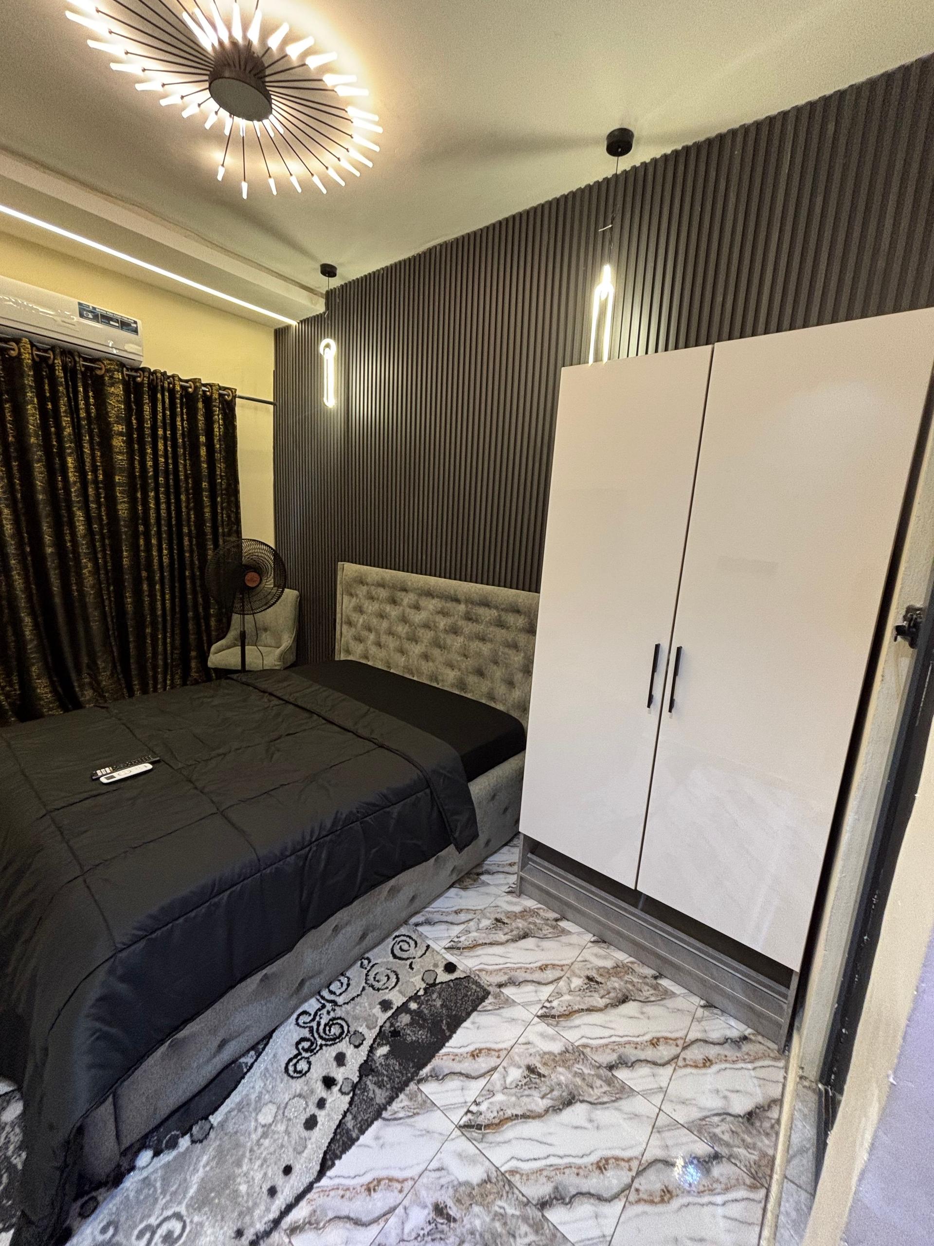 https://image.cityspacesandbookings.com/apartments/6ac877e51dd1198a49ff51ca/bedroom/1791522969-4ff9fd5d.jpeg