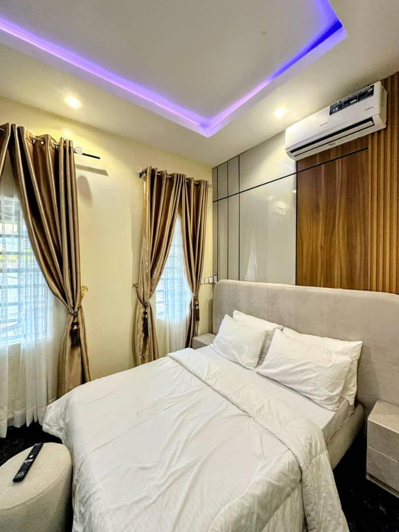https://image.cityspacesandbookings.com/apartments/6acdee25f8eeaaade0312db5/bedroom/1791881083-846520fe.jpg