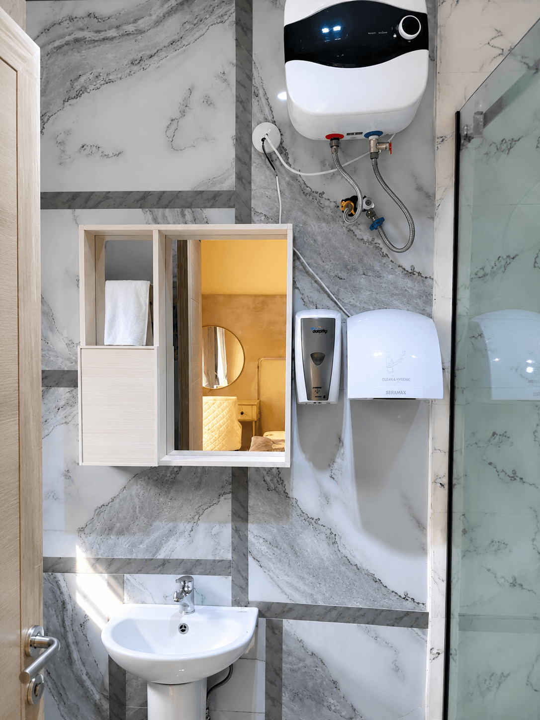 https://image.cityspacesandbookings.com/apartments/6acdf310f8eeaaade0312dba/bedroom/1791882241-2cf7a6b1.png