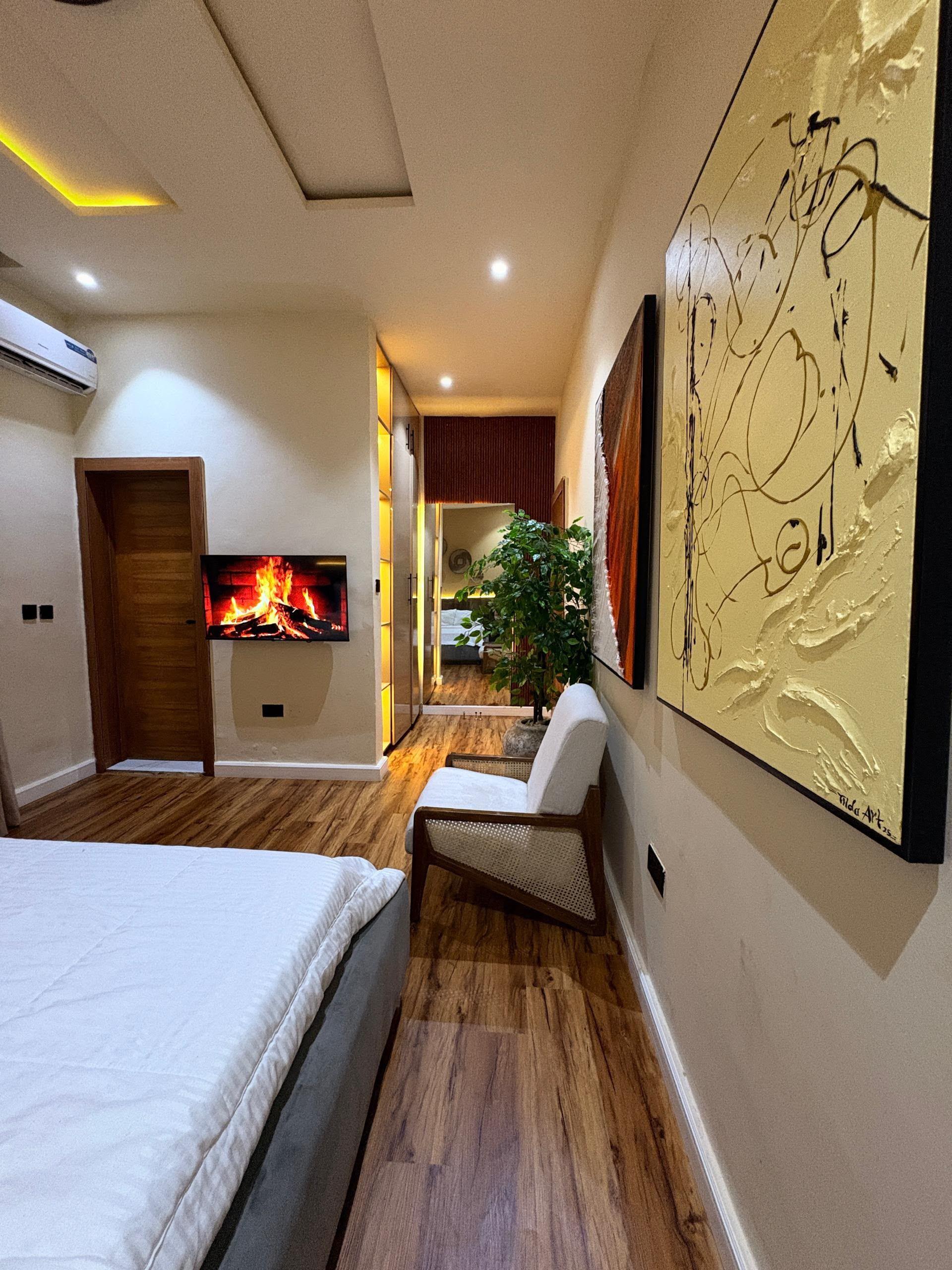https://image.cityspacesandbookings.com/apartments/6ae5a8845edb9bfb9e7fbec5/bedroom/1793436419-03960a85.jpg